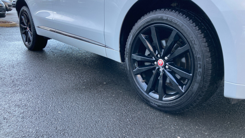 Jaguar F-Pace 2.0d [180] Chequered Flag 5dr Auto AWD Diesel Estate